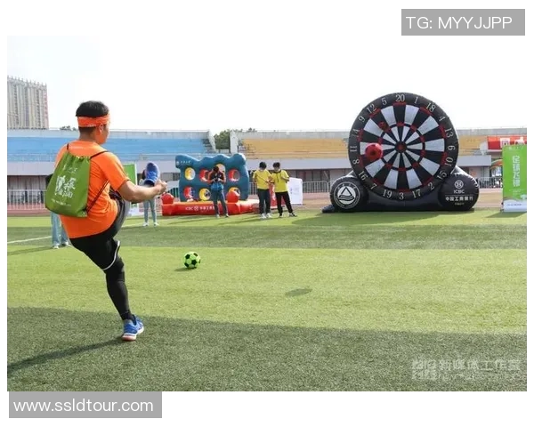 五彩斑斓的足球世界彩色足球图片大全欣赏与分享 五彩斑斓的足球世界彩色足球图片大全欣赏与分享