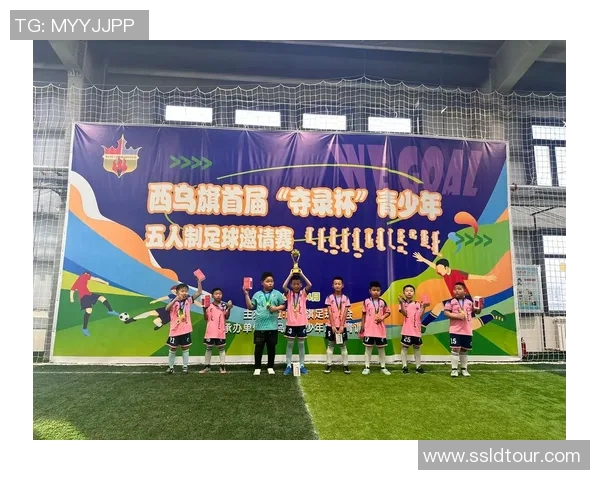 足球助威旗的魅力与意义探讨助力球队精神与团结的象征 足球助威旗的魅力与意义探讨助力球队精神与团结的象征