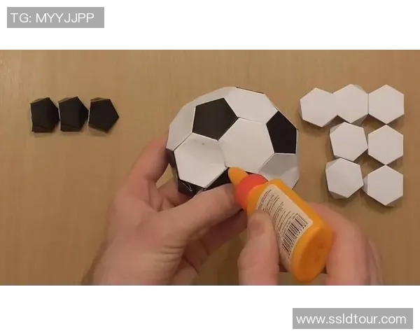 用简单纸张制作足球的创意手工教程分享与步骤解析