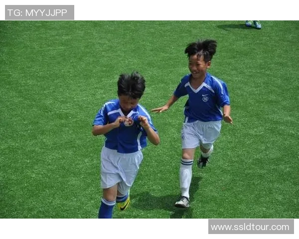 足球小龙门的成长之路：从青涩少年到绿茵场上的守护神